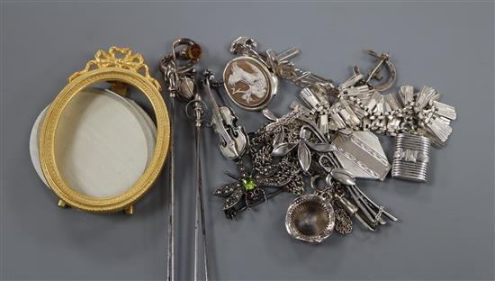 Mixed bijouterie, including two Charles Horner hatpins, paste dragonfly brooch, white metal lockets, silver violin brooch etc.